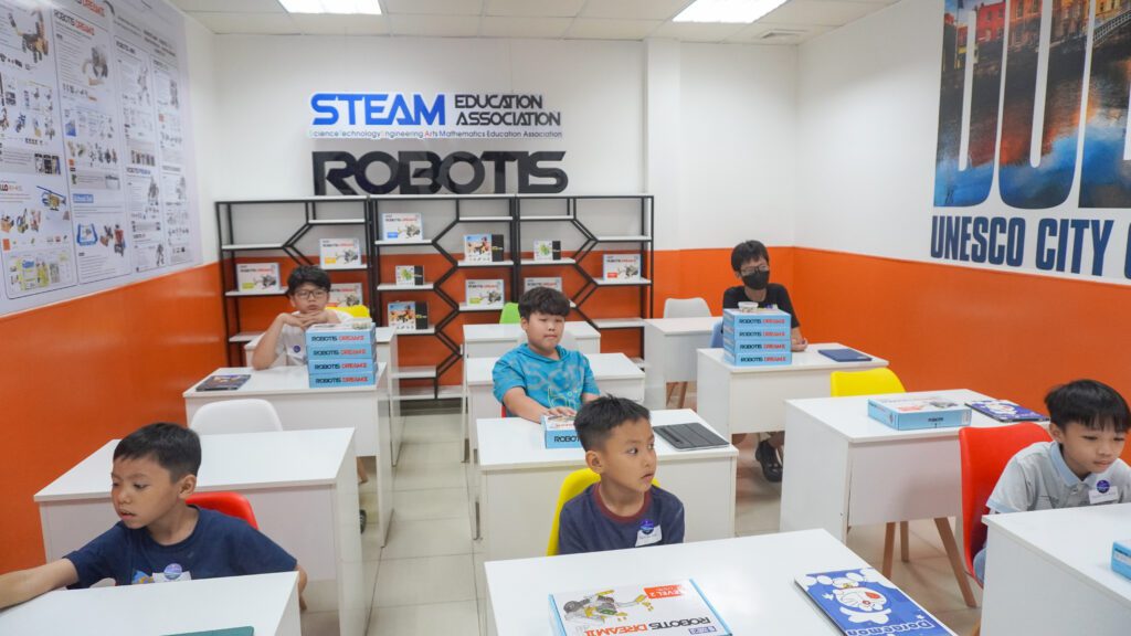 Khóa hè AI & Robotics kéo dài 8 tuần tại VNSEA
