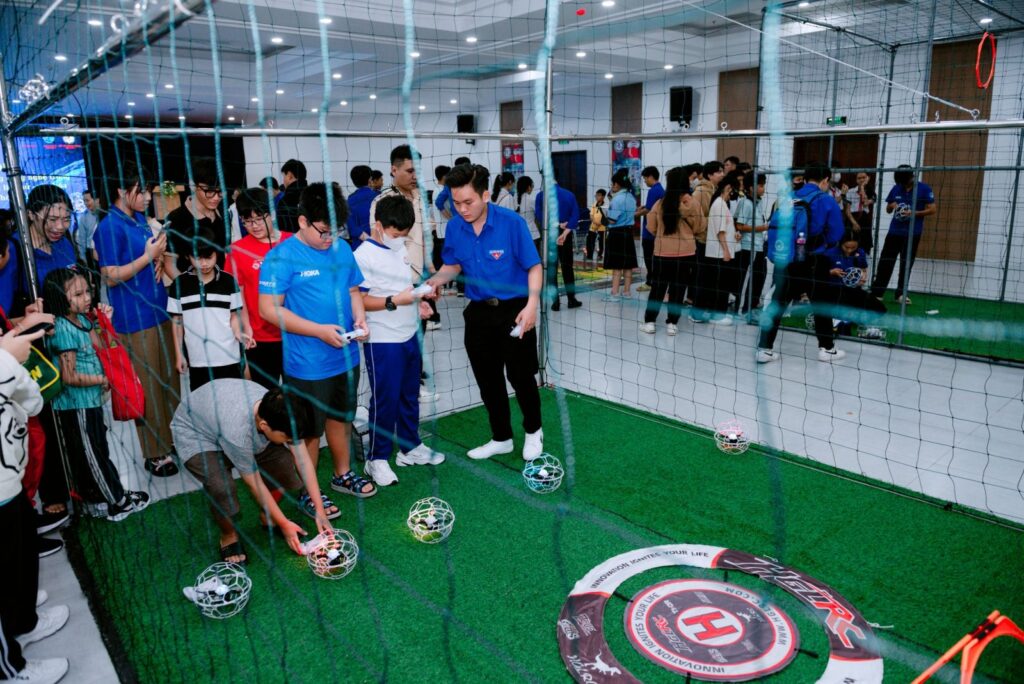 •Đồng hành tổ chức giải đấu Drone Soccer cấp địa phương
