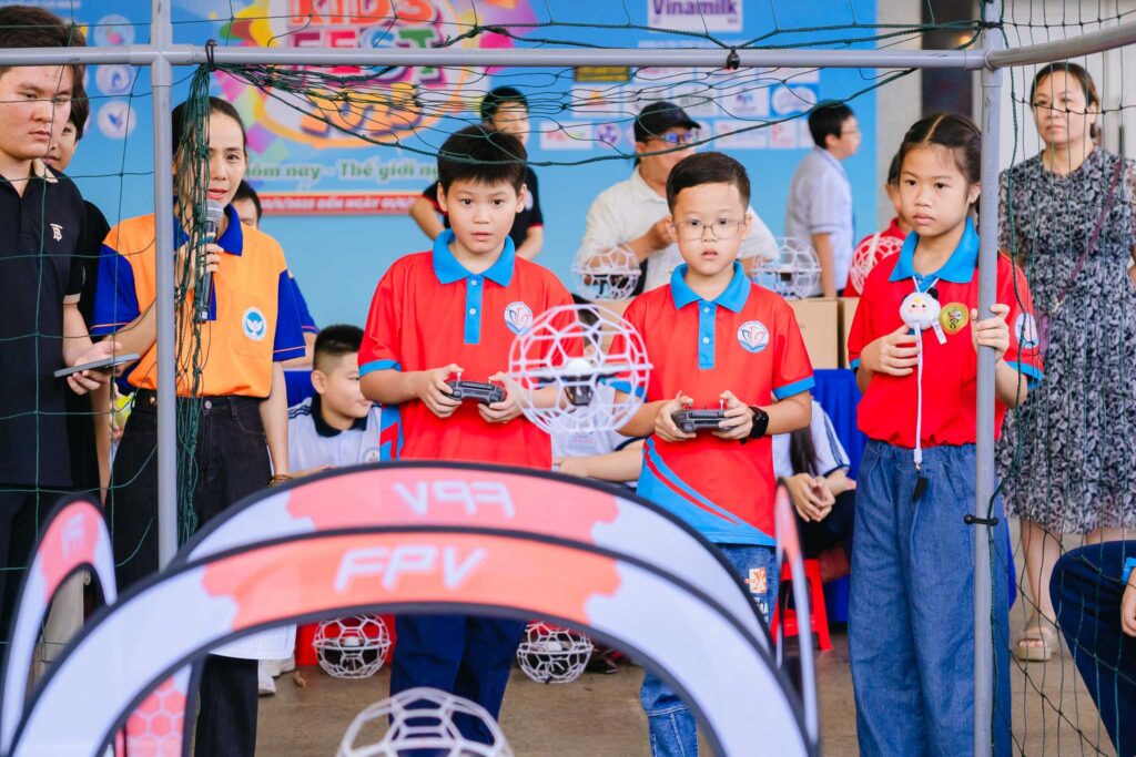 lớp học STEM dronesoccer