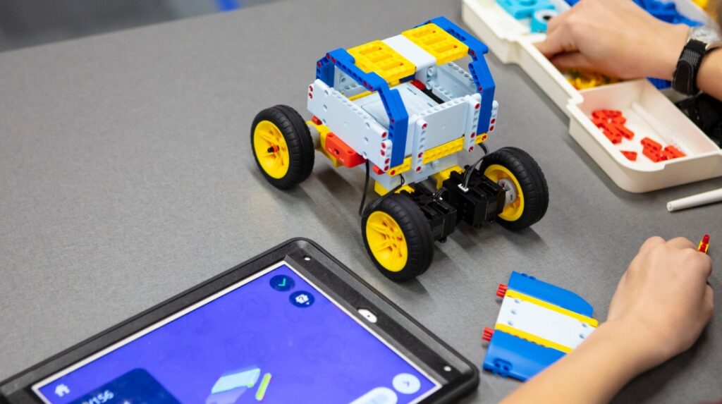 Học cụ STEM thiên về Công nghệ và Lập trình